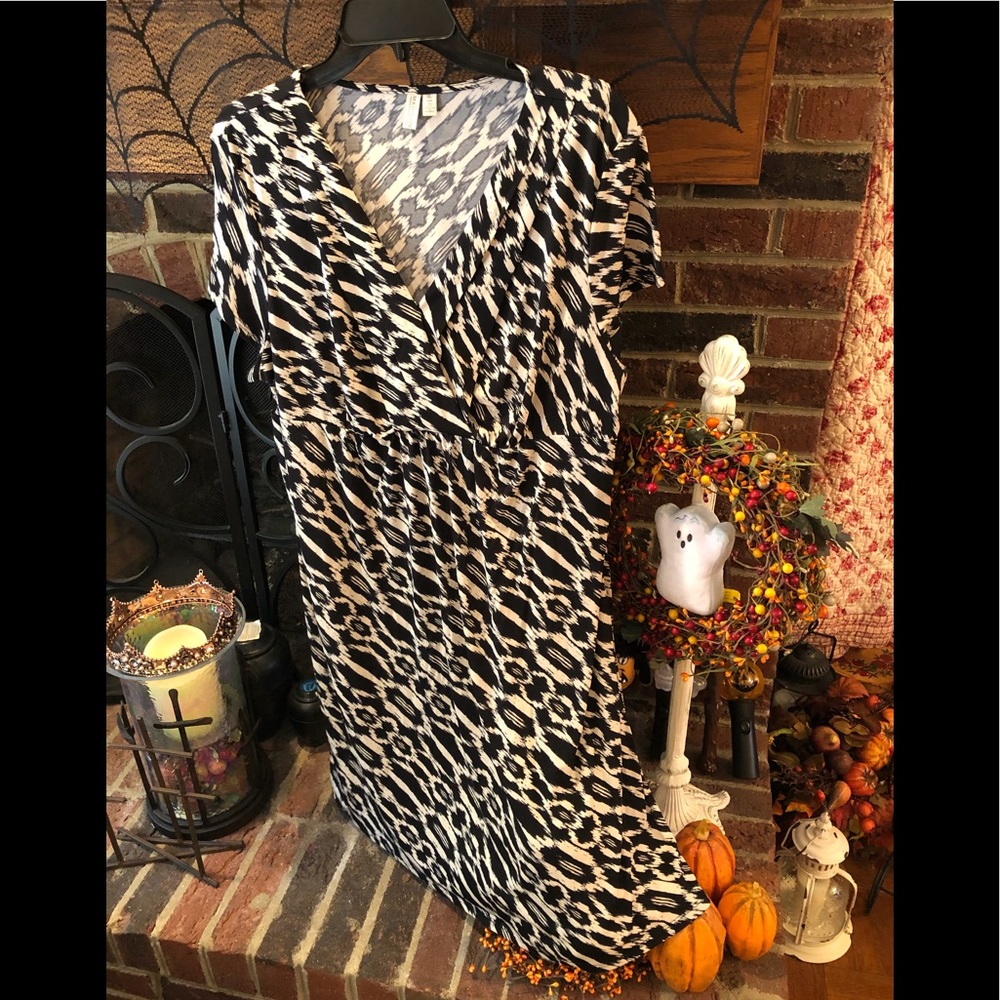 NWOT-Madison Dress with pleated detail at collar.